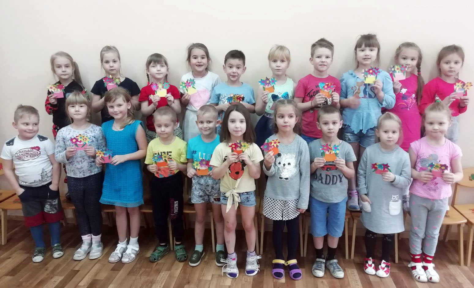 В рамках акции #МыВместе школьники Костромы выступили с инициативой создания добрых открыток…