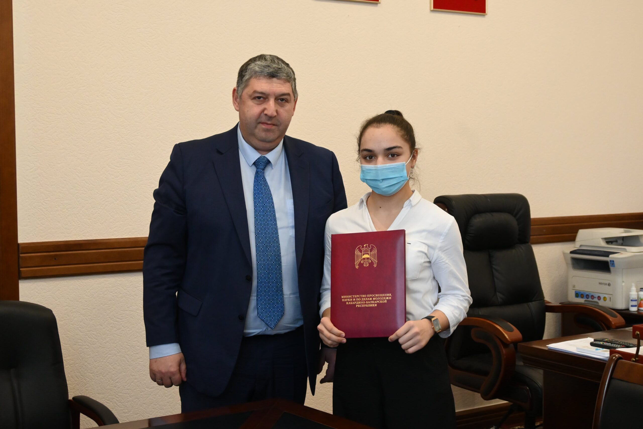 Полуфиналистку Всероссийского конкурса «Доброволец России» из КБР наградили…