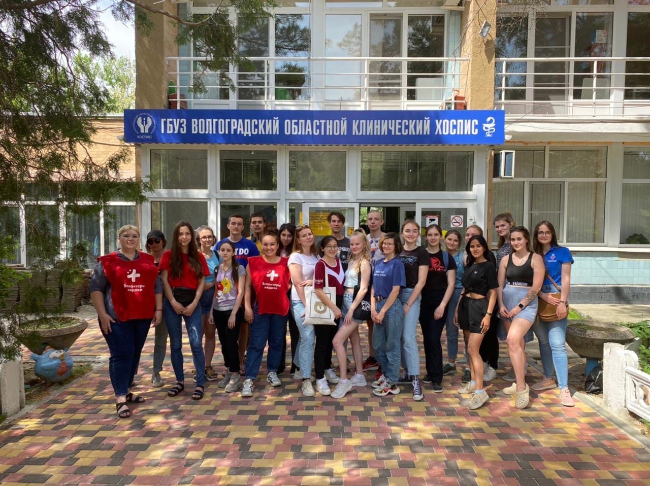 Активисты волонтёрского центра «Прорыв» благоустроили территорию Волгоградского хосписа