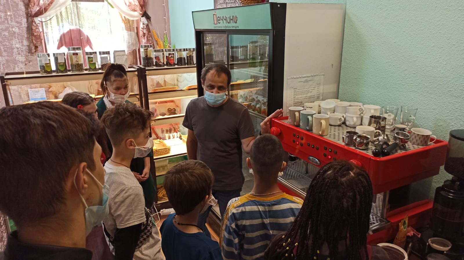 Бизнесмены помогают в воспитании сирот