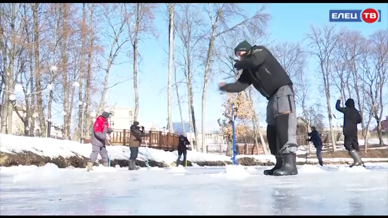 Помогли рыбке из пруда: рыбаки и спасатели провели совместную акцию в Петровском парке