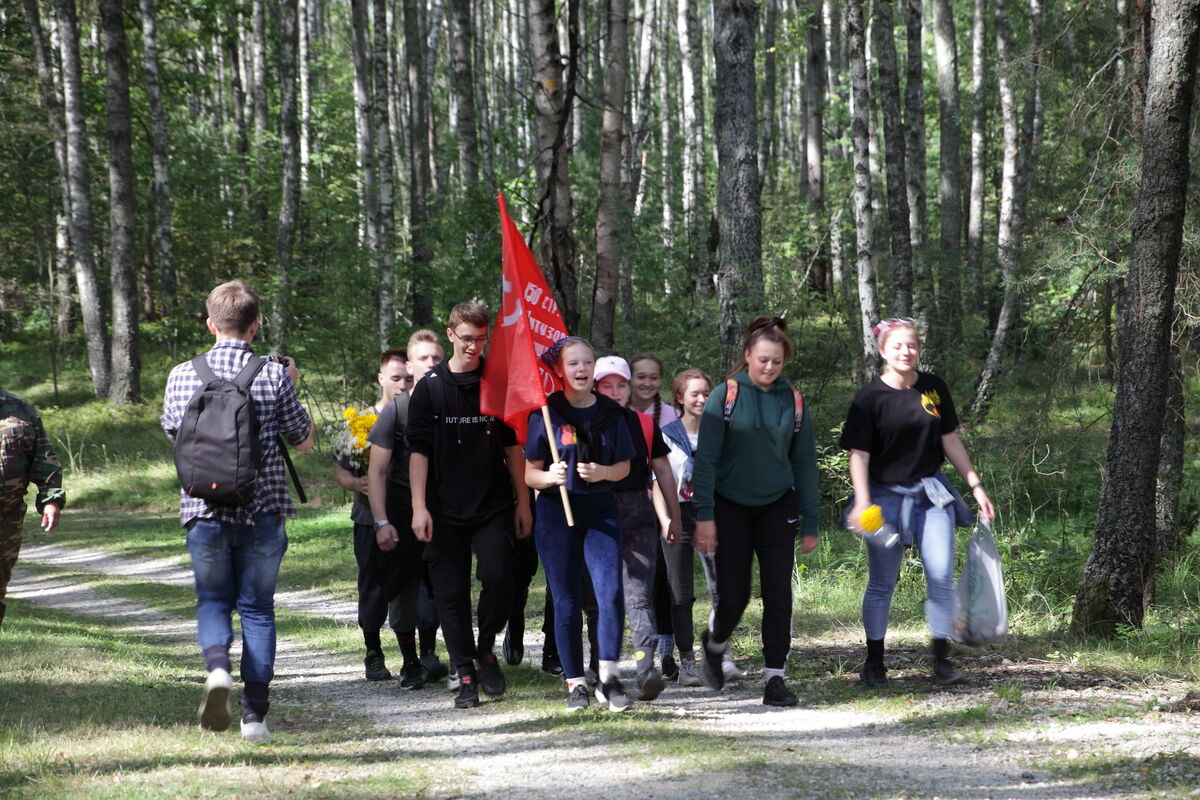 «И славою овеян, колышется над нами Сибирский боевой гвардейский стяг»