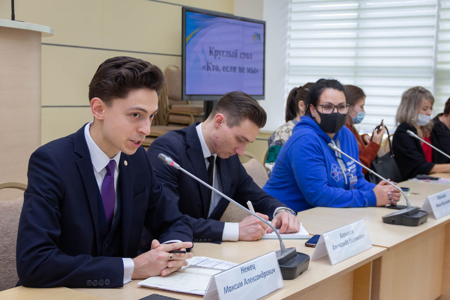 Круглый стол о волонтерской деятельности прошел в Сахалинской областной научной библиотеке