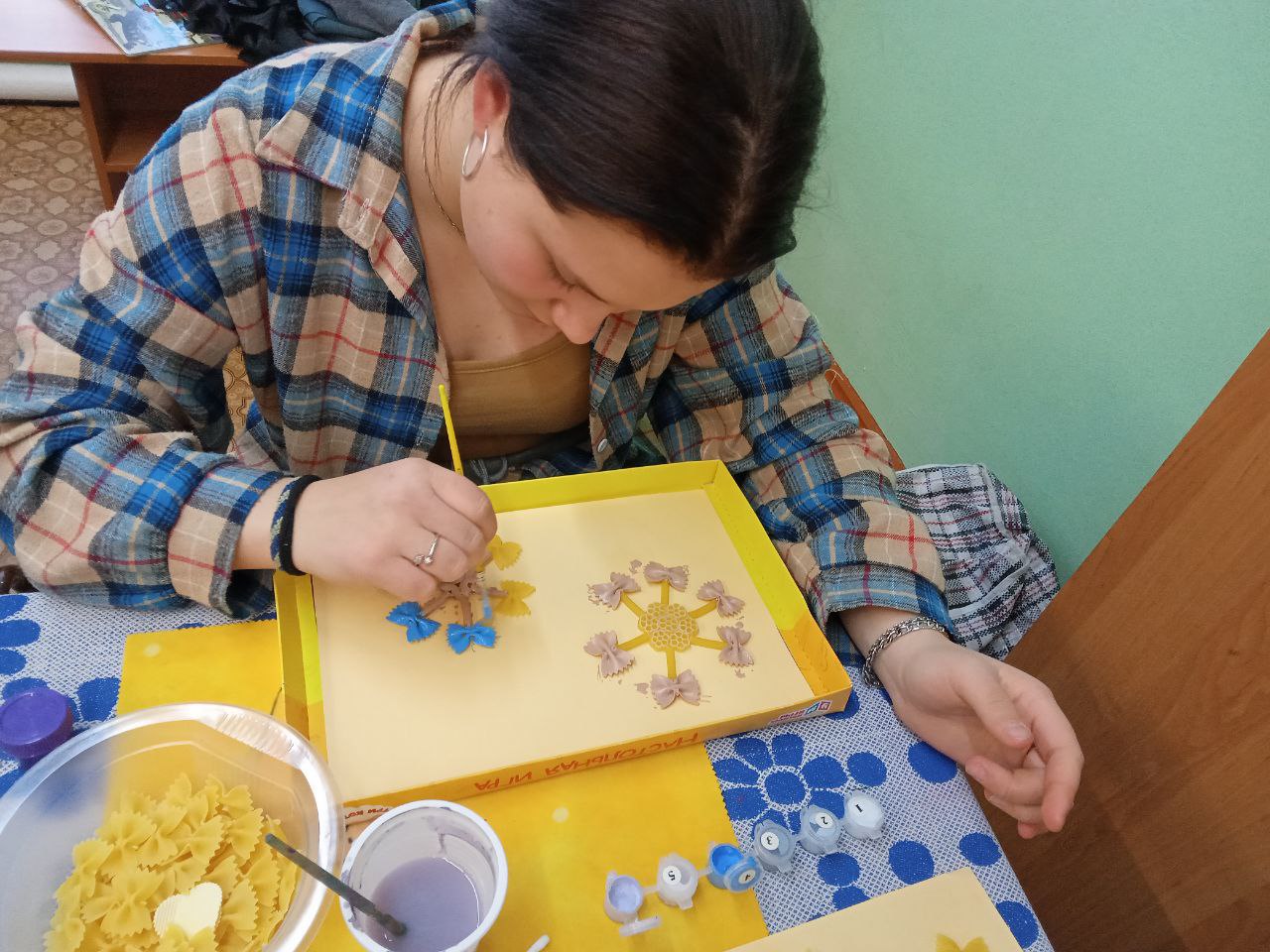 В Хабаровске воспитанники детского дома учатся создавать красоту