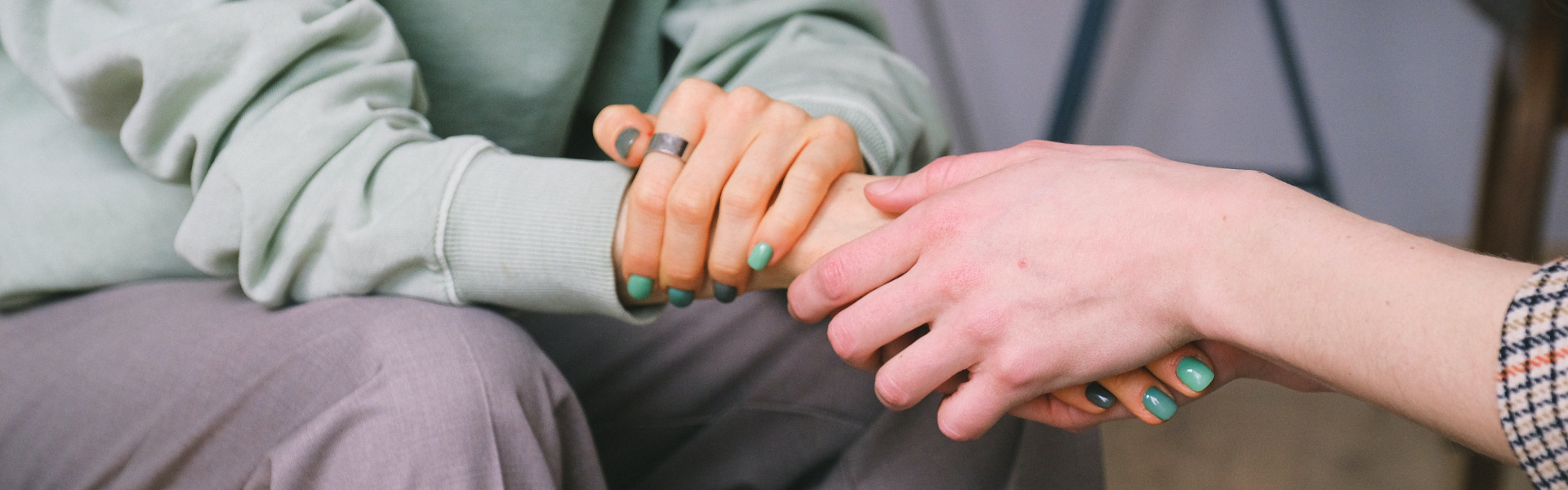 Проект +1Люди запускает категорию «Помощь пострадавшим от насилия» в справочнике проверенных НКО