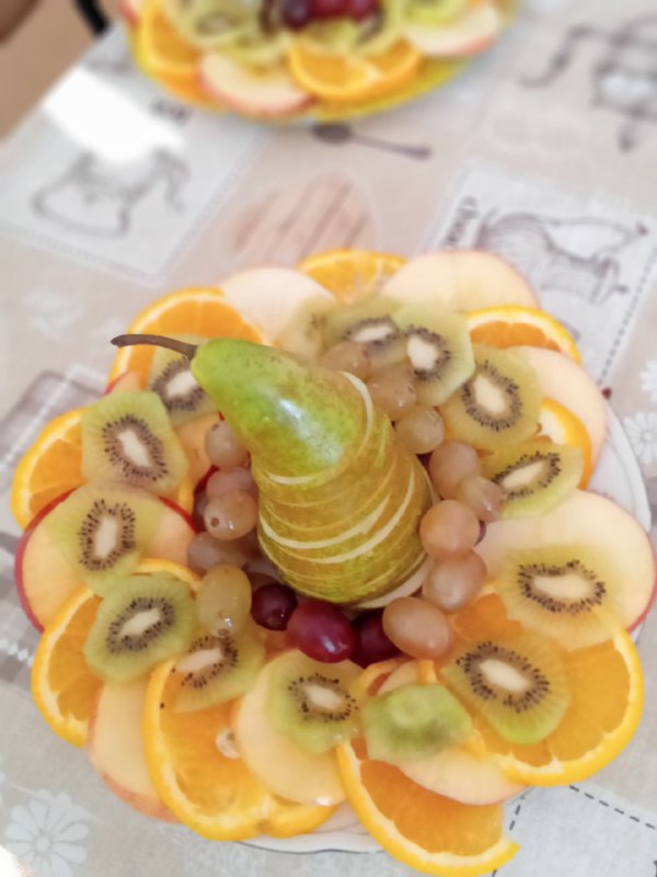 Воспитанники детского дома сделали букеты из фруктов