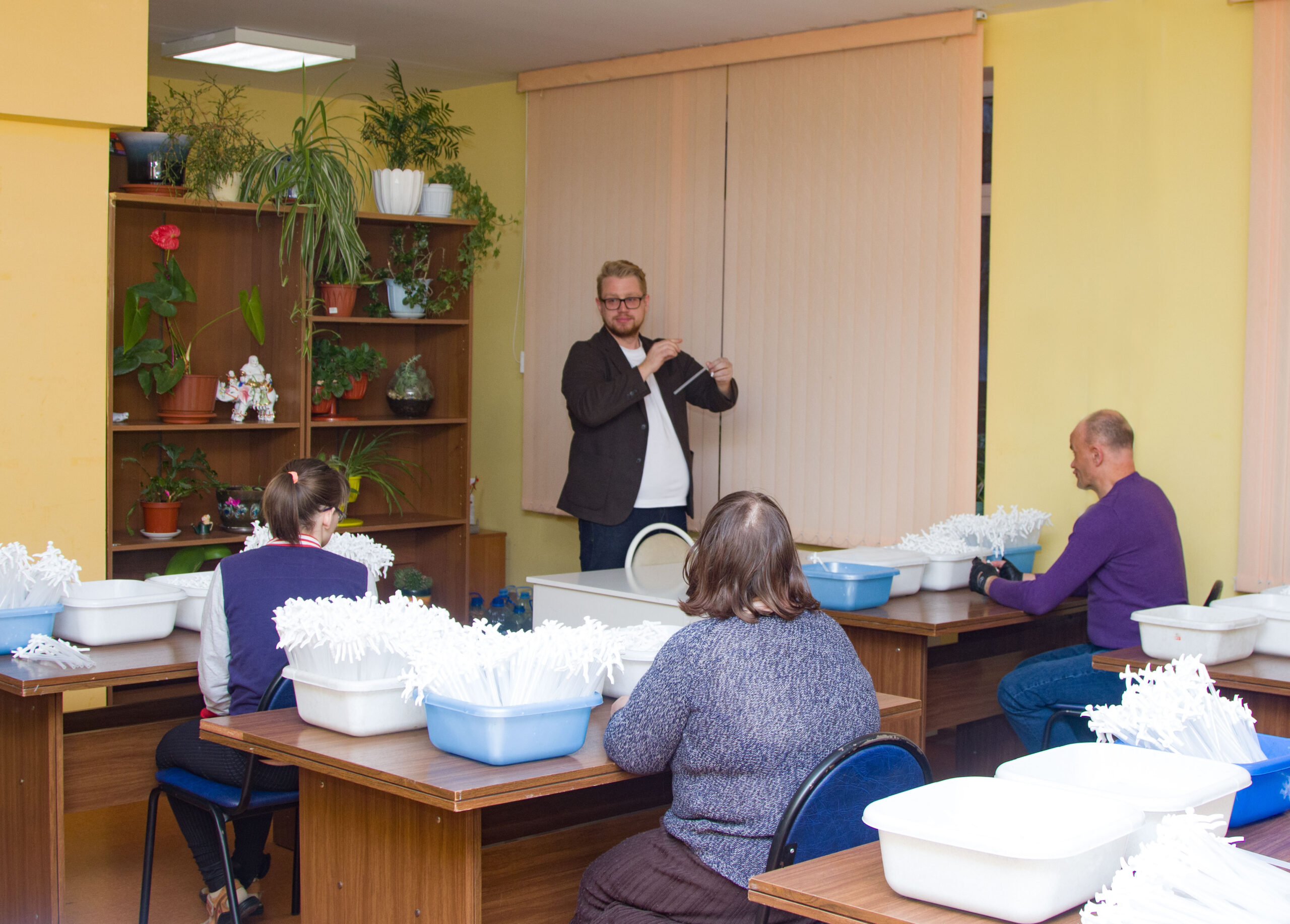 Как работают лечебно-трудовые мастерские для москвичей с инвалидностью