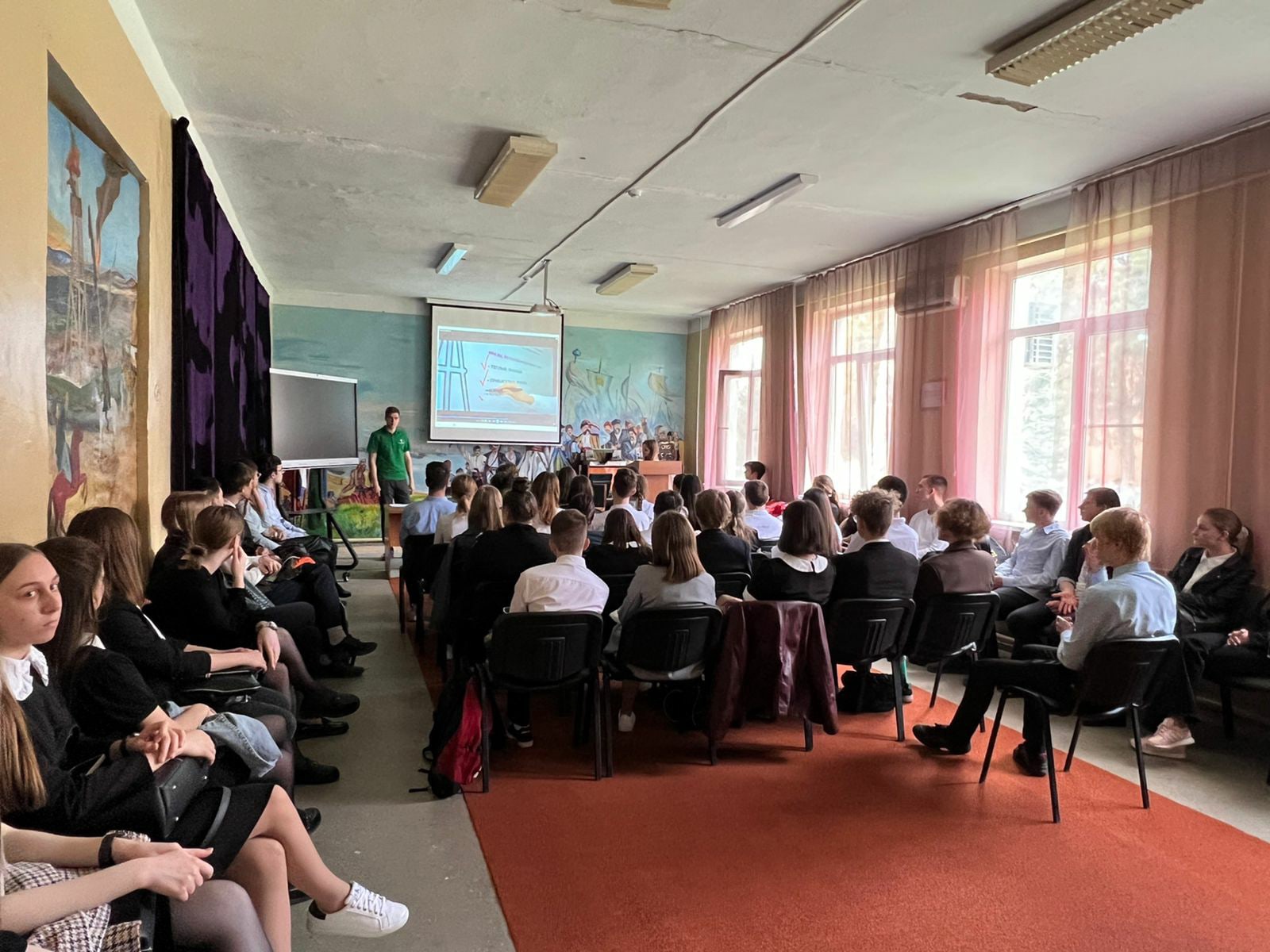 Говорим о добровольчестве и  профессиях в школах Краснодара!