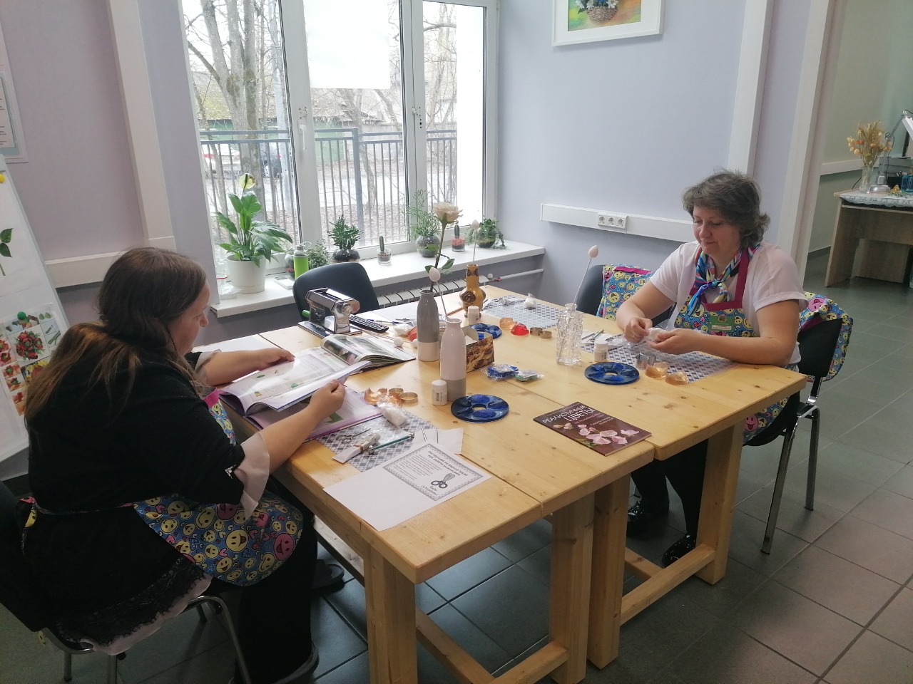 Москвичи с инвалидностью занимаются рукоделием в столичных реабилитационных центрах