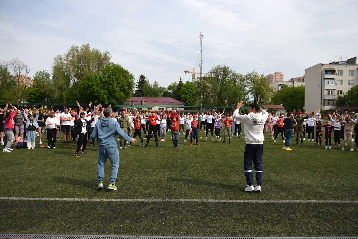 Городская спартакиада в Батайске была открыта Народной зарядкой с чемпионом!
