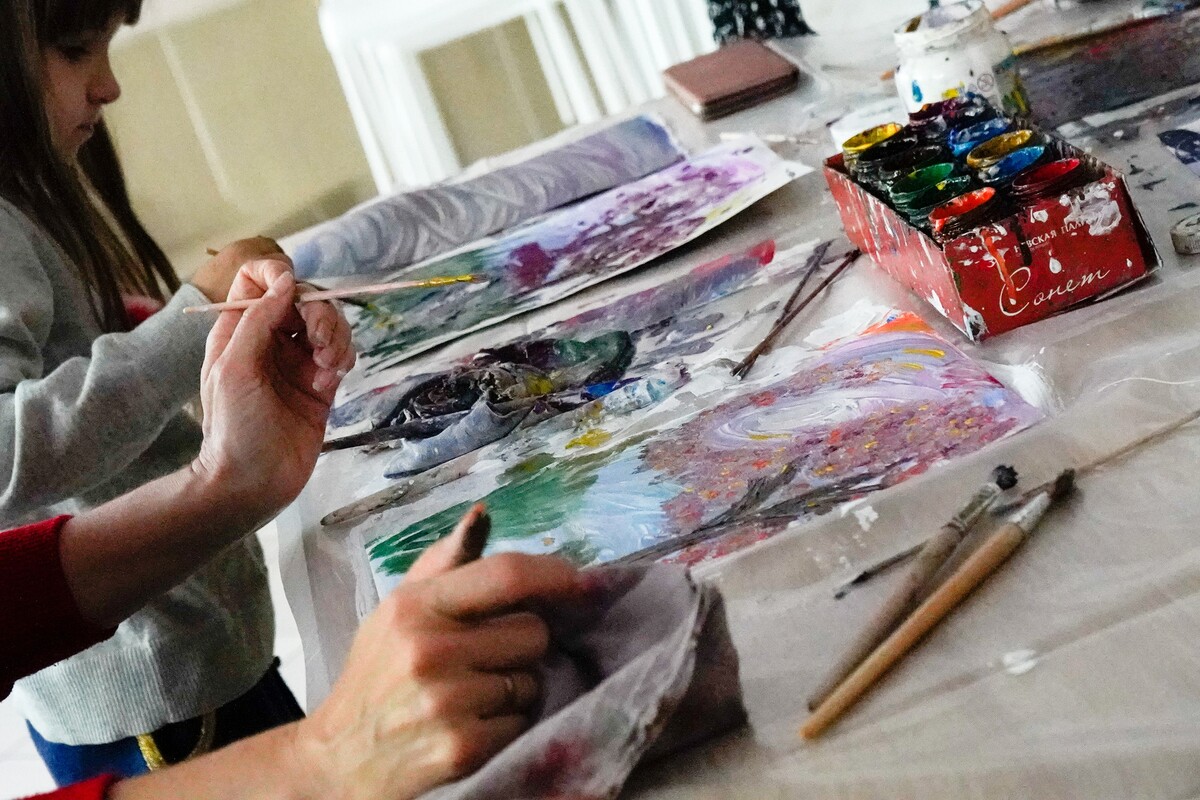 Краски в подсознание, в молодёжном центре инициатив «КОВЁР» прошла встреча по нейрографики