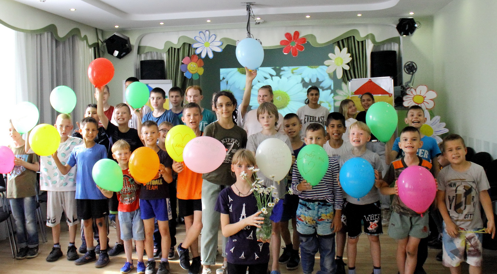 Празднично-игровая программа «Мы одна семья!»