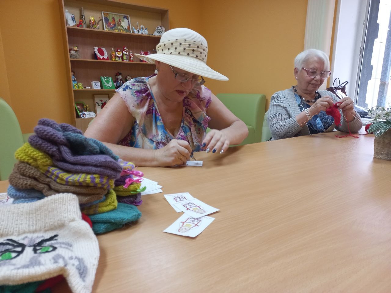 Бабушка Марина из Чувашии связала тёплые вещи для жителей Донбасса