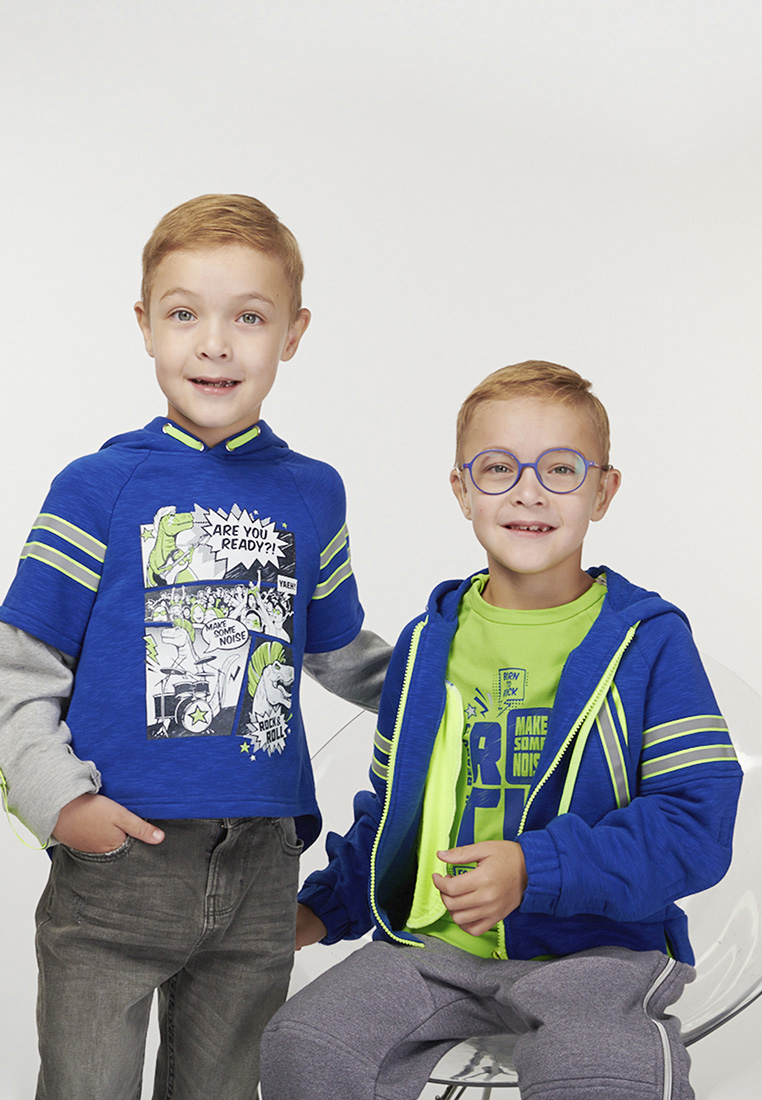 Одевать или надевать: Lamoda и Smena запустили линейку одежды для детей, которым трудно одеваться…