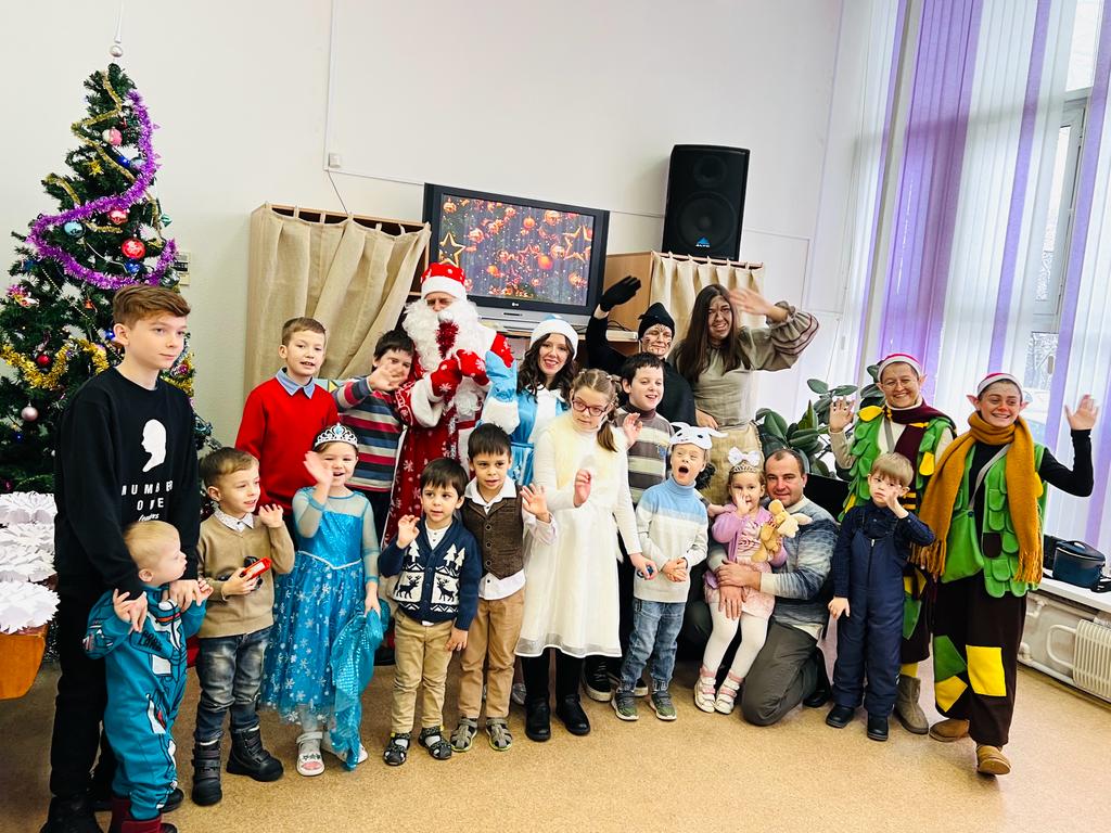 НОВОГОДНИЙ СЮРПРИЗ ДЛЯ ОСОБЫХ ДЕТЕЙ ПРОЕКТА «ВОДНЫЙ МИР БЕЗ ГРАНИЦ»