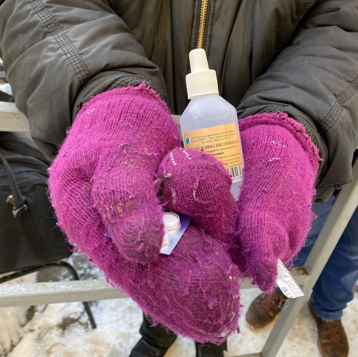 ??Шапки, шарфы, перчатки — сделайте новогодний подарок бездомным