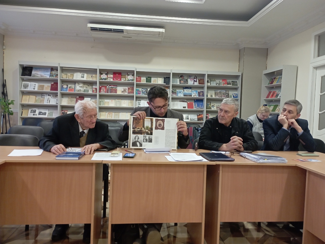 В Саратове открылся дискуссионный клуб «Сфера разума» им. В.И. Вернадского