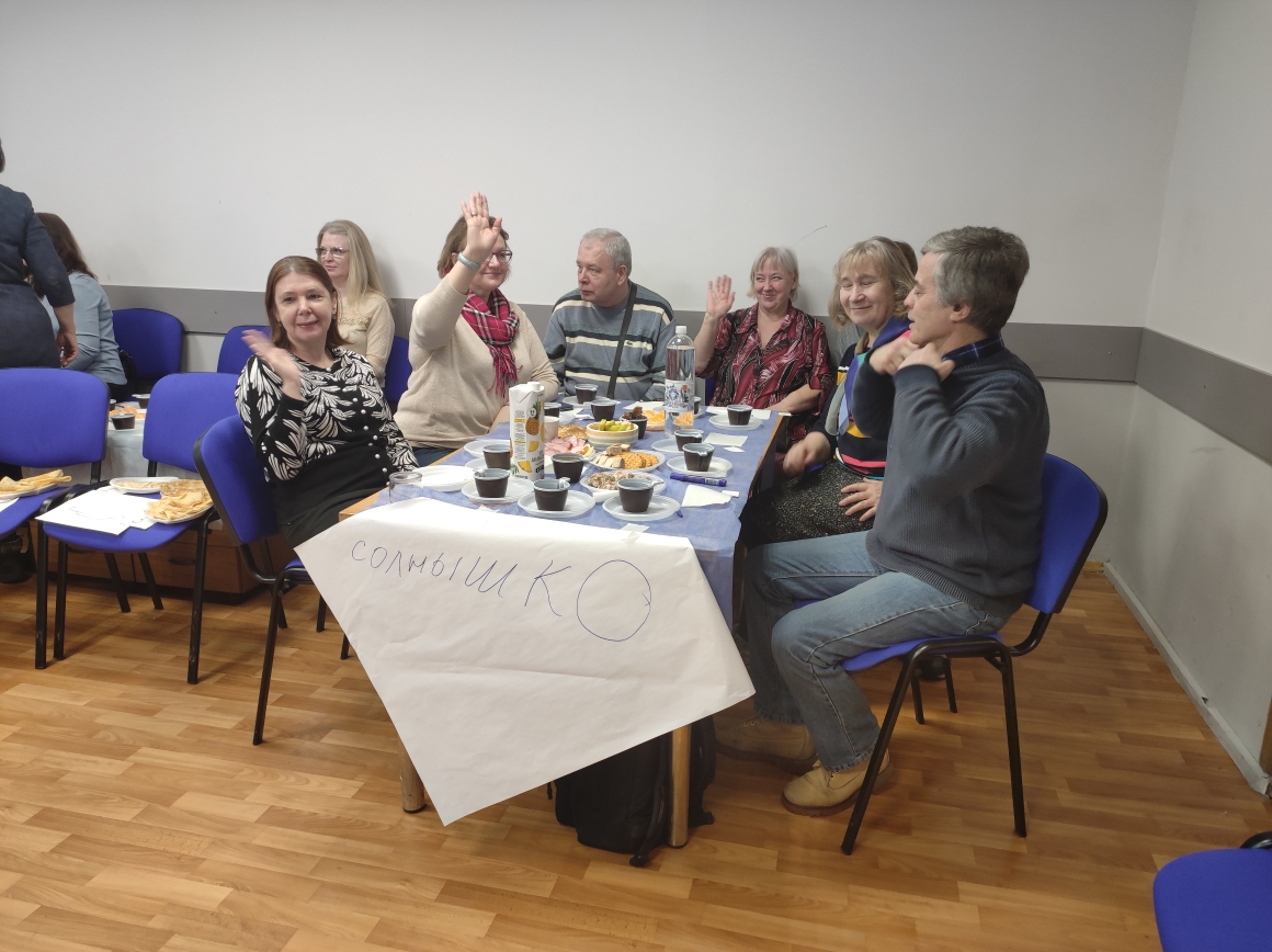 Блины, викторина и чтение по губам: как прошла встреча Клуба позднооглохших