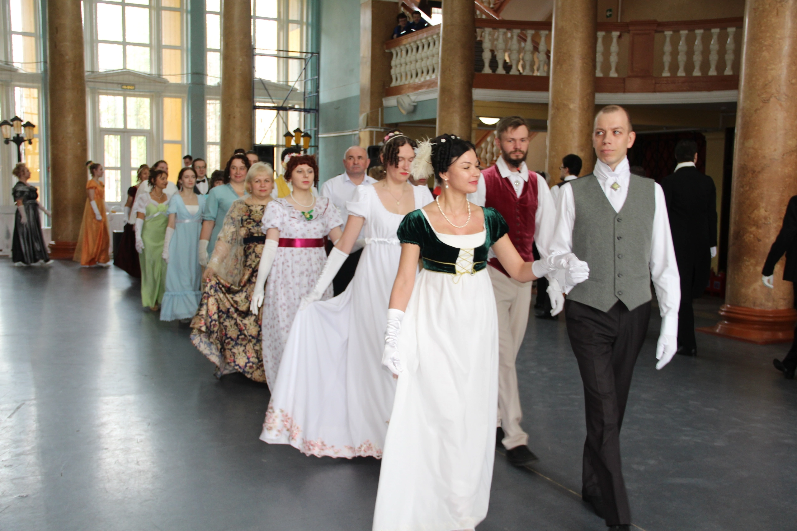 Танцы или история?