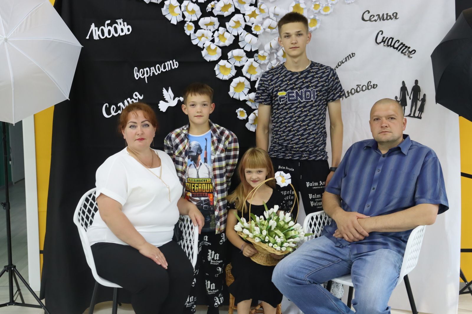 Как в молодежных центрах Сургутского района отметили День семьи, любви и верности