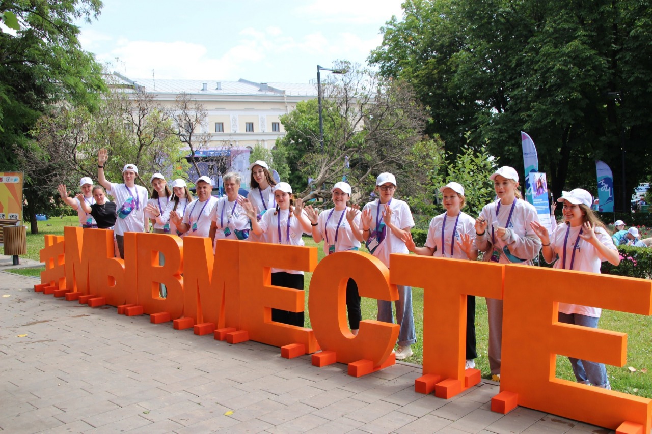 Более 400 волгоградских волонтеров помогли в проведении Дня молодежи