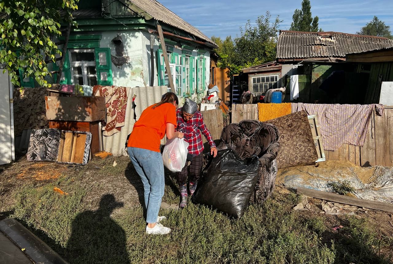 Приморье затопило: волонтёры штаба #МЫВМЕСТЕ помогают пострадавшим от  стихии и просят подкрепления - Добро.Медиа