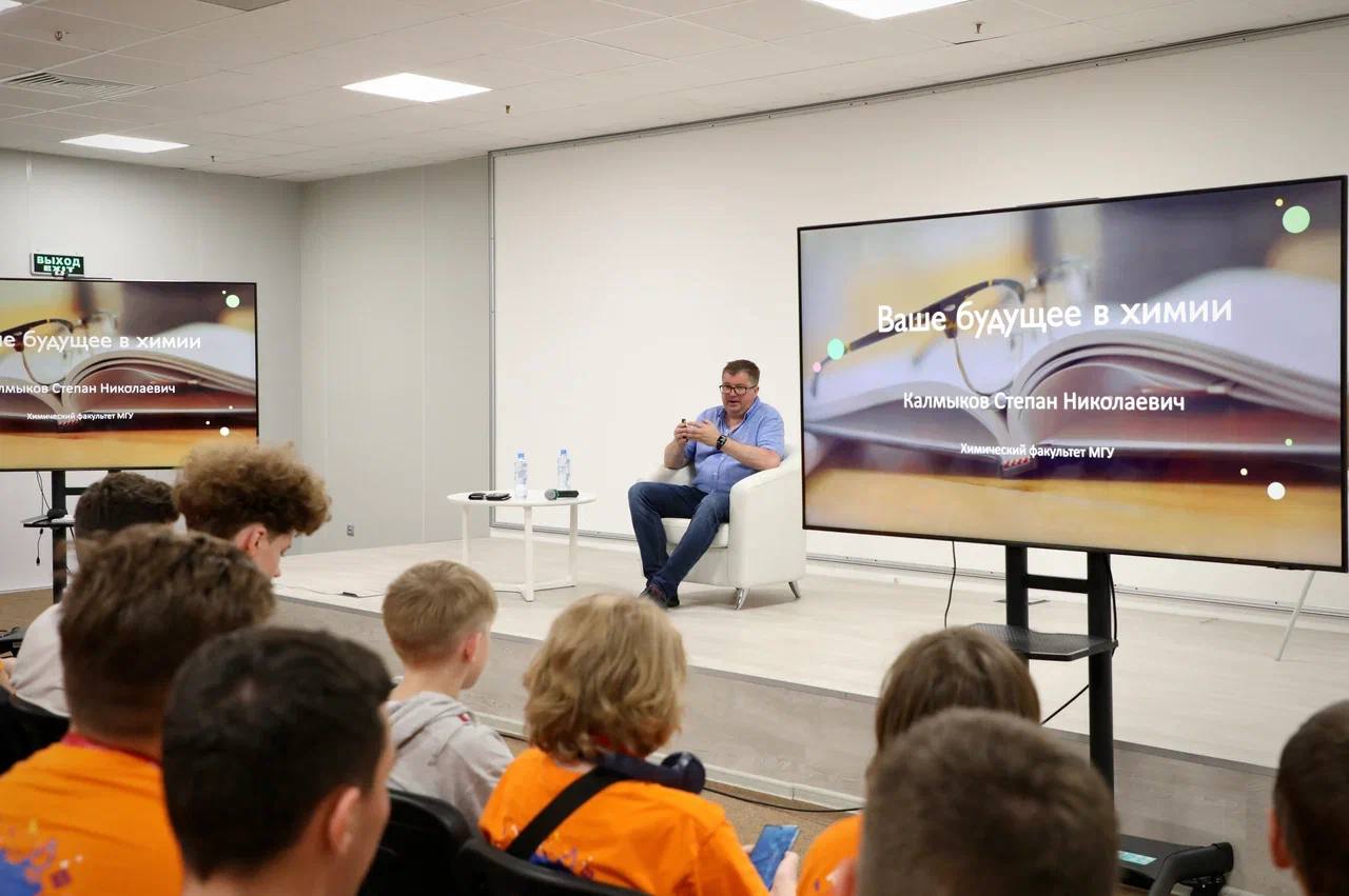 Состоялась встреча юных ученых и изобретателей с вице-президентом РАН Степаном Калмыковым