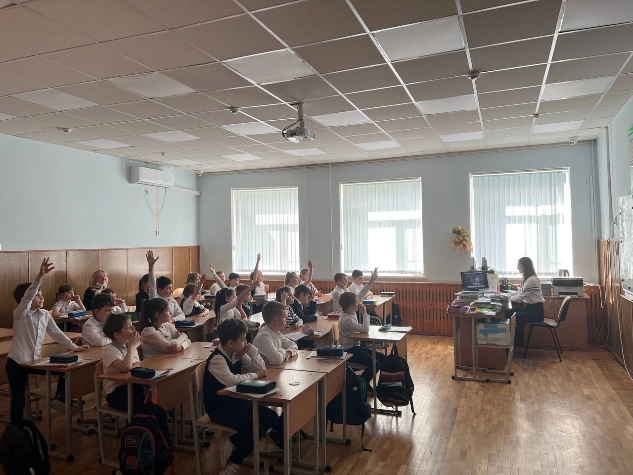 Координатора добрых дел предлагают ввести активисты в российских школах