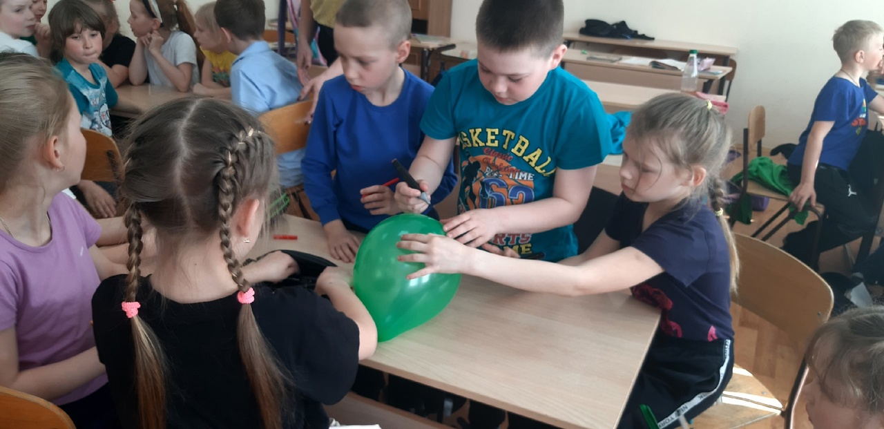 классный час «День цветных карандашей»
