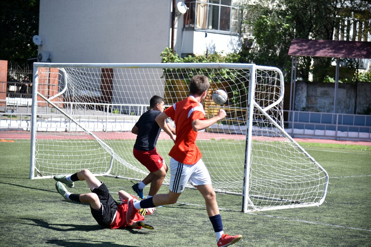 6-ой ежегодный турнир для дворовых команд по футболу состоялся в Батайске