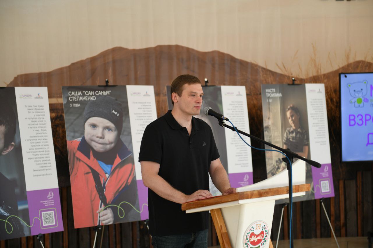 В Абакане открылась фотовыставка «Взрослые истории детей Донбасса»