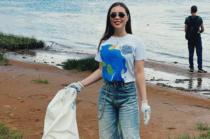 Телеведущая Юлия Михалкова будет прибираться на Священном море в Бурятии