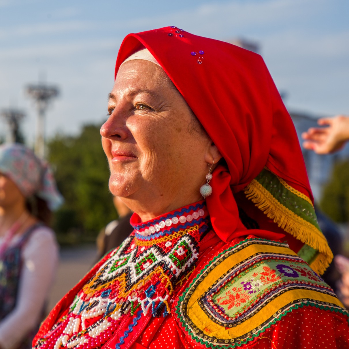 ОЧИ ЧЕРНЫЕ, ИЛИ БАБЬЕ ЛЕТО НА ВОСТОЧНЫЙ ЛАД