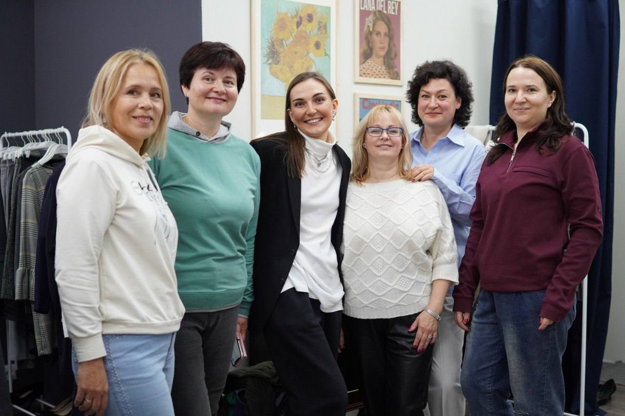 Участницы «Вместе» узнали, как собрать актуальный осенний гардероб