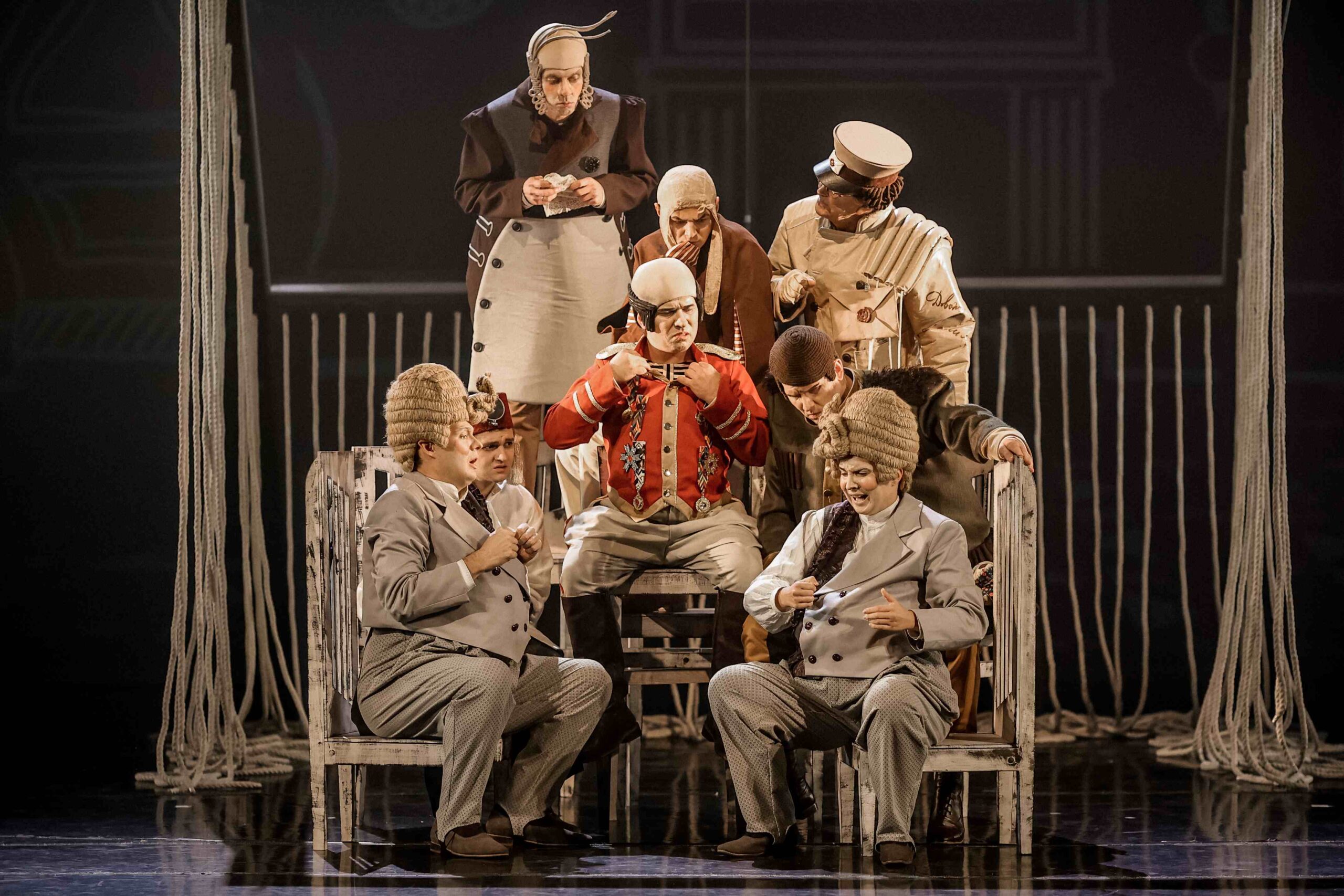 «Ревизора» в московском Театре Мимики и Жеста перевели на жестовый язык, а действие спектакля…