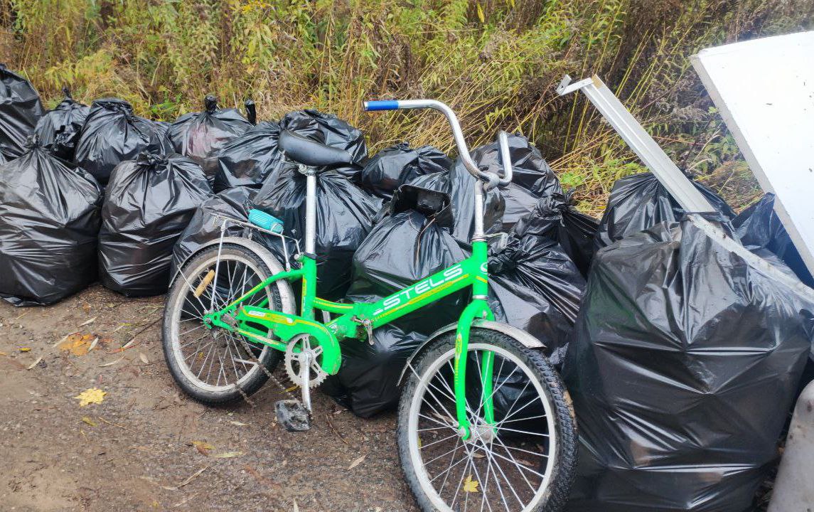33 мешка и велосипед — волонтеры убрали территорию в музее заповеднике