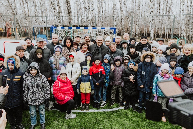 «Лига Ставок», Фонд «Созвездие Добра» и ФХР построили хоккейный корт в Челябинске