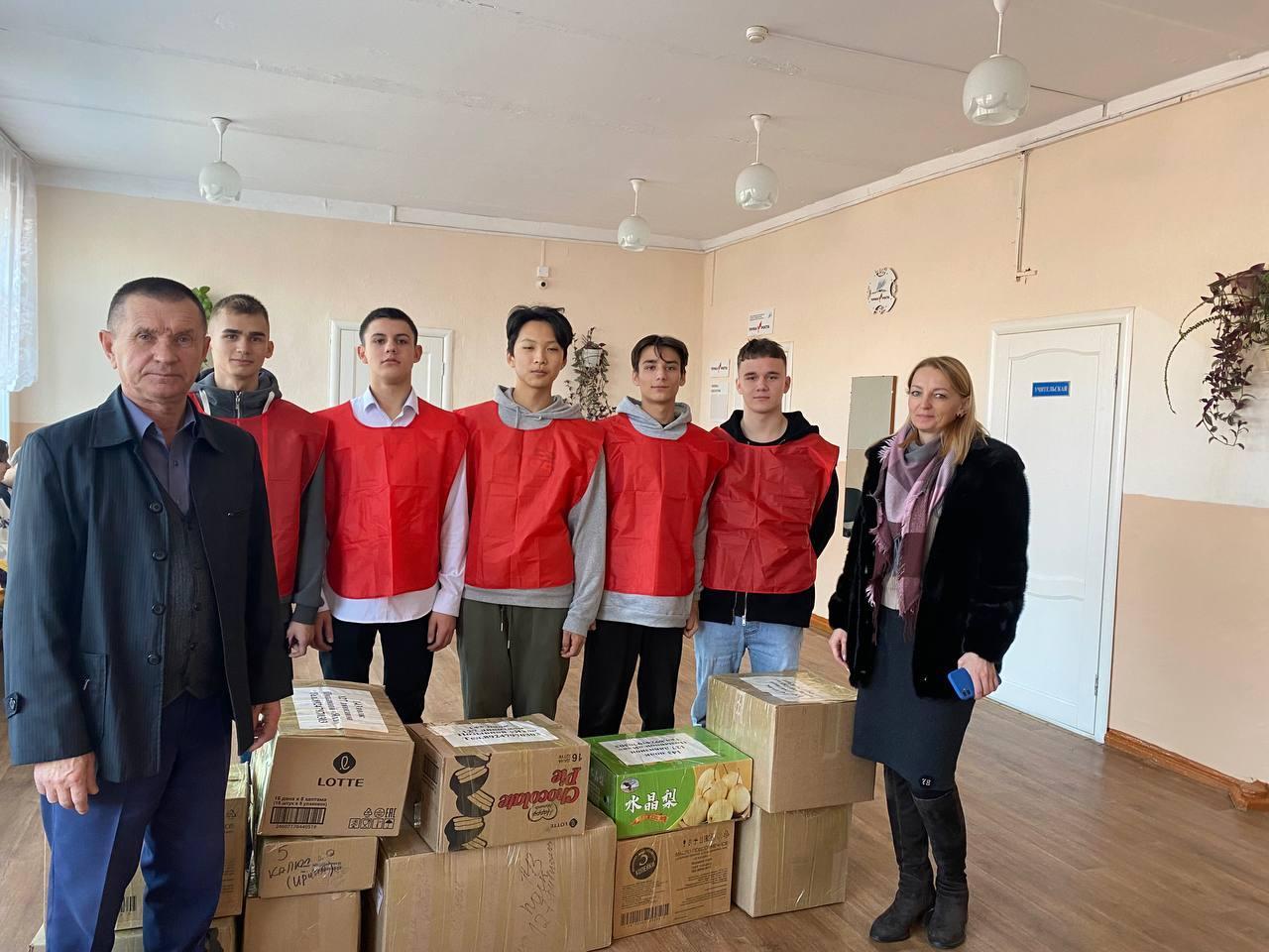 Волонтёры приняли участие в акции «С Новым годом, солдат»