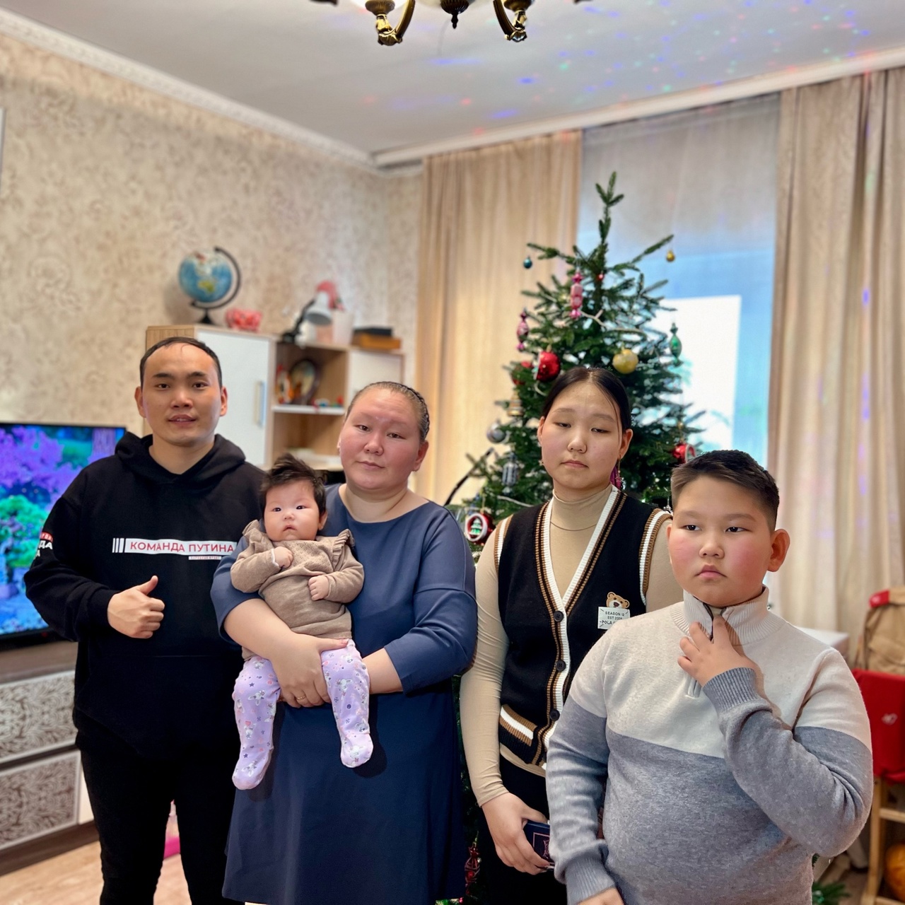 Активисты Молодежного движения Республики Тыва «Добрые Сердца Тувы» помогли доставить новогодние…