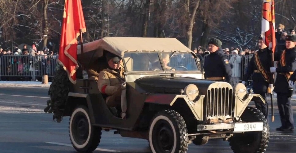 Парад в четь 80 — летию Освобождения Новгорода от немецко-фашистских захватчиков