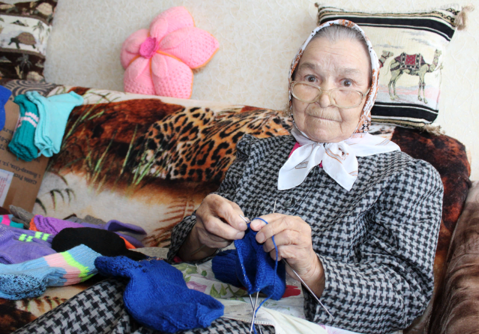 86-летняя Мария Семёнова передала носки для участников спецоперации и детей, погибших бойцов