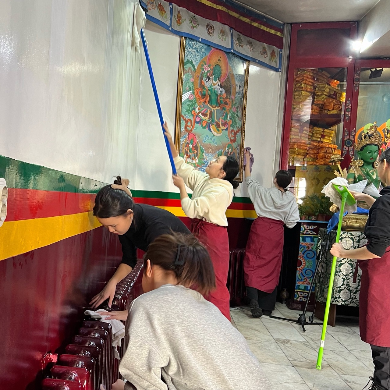 Добрые сердца и чистая обитель: генеральная уборка в Хурээ «Цеченлинг»