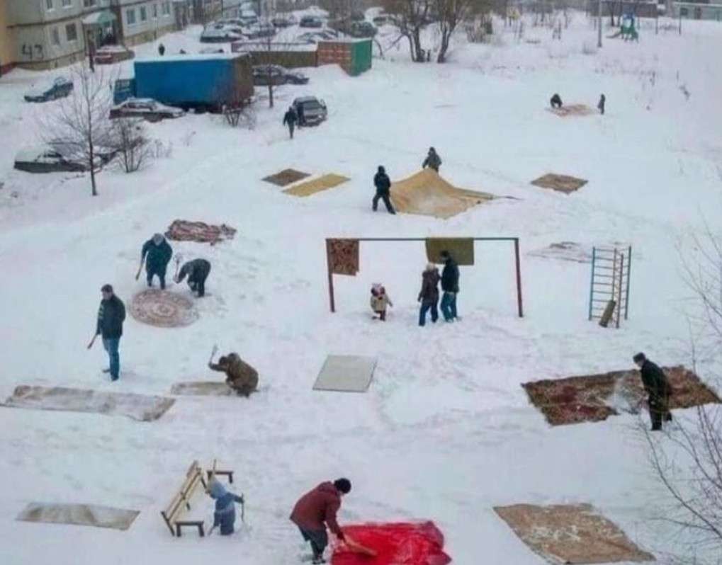 ⁣Вот так люди в 90-х ходили на тренинги и коучинги