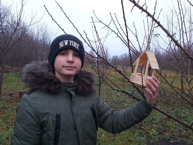 Кормушка для пернатых