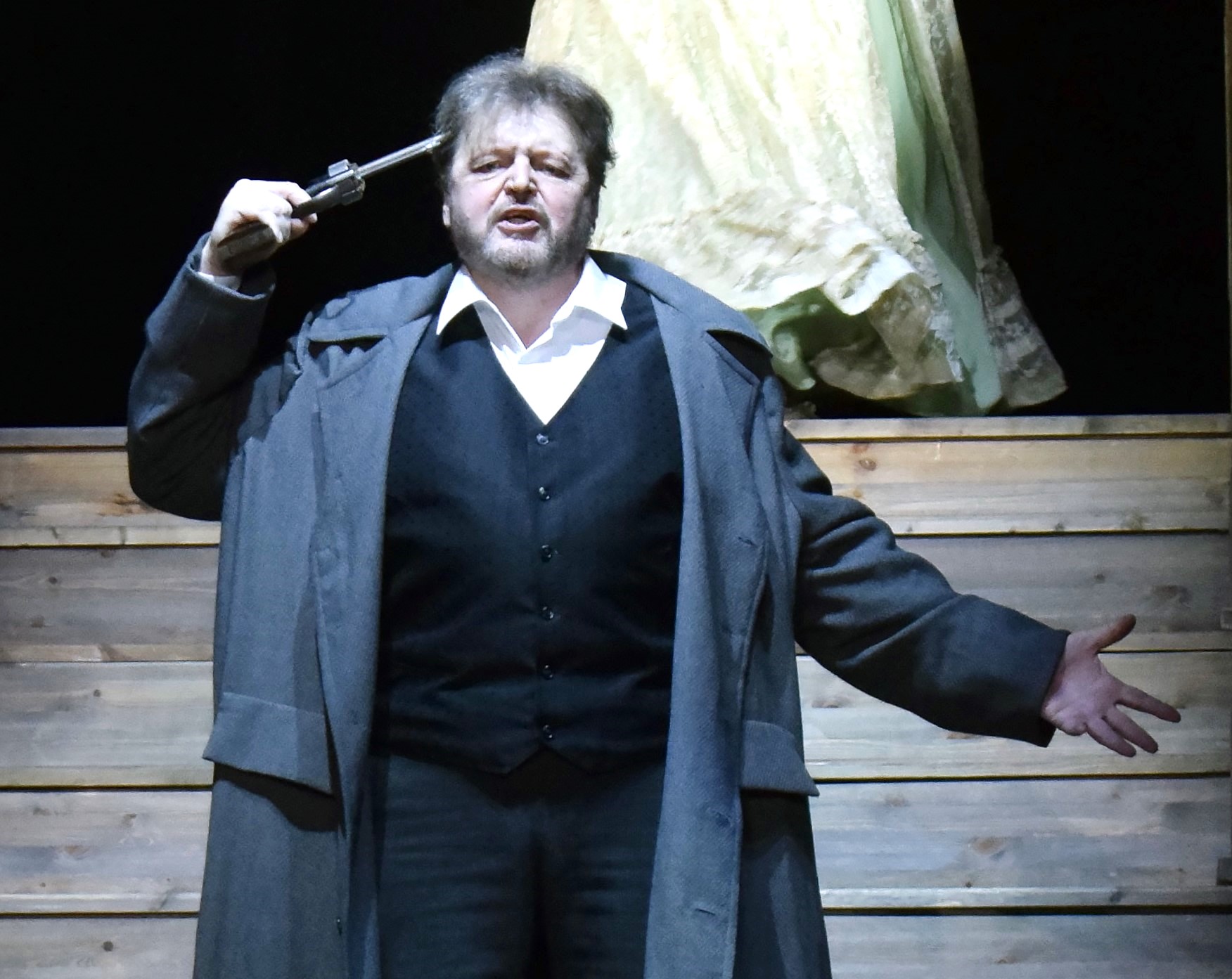 Благородный артист против людей-хищников