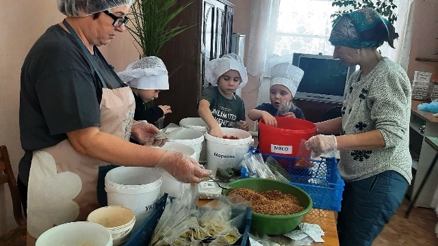 «Супы и каши для солдат от внучат!».