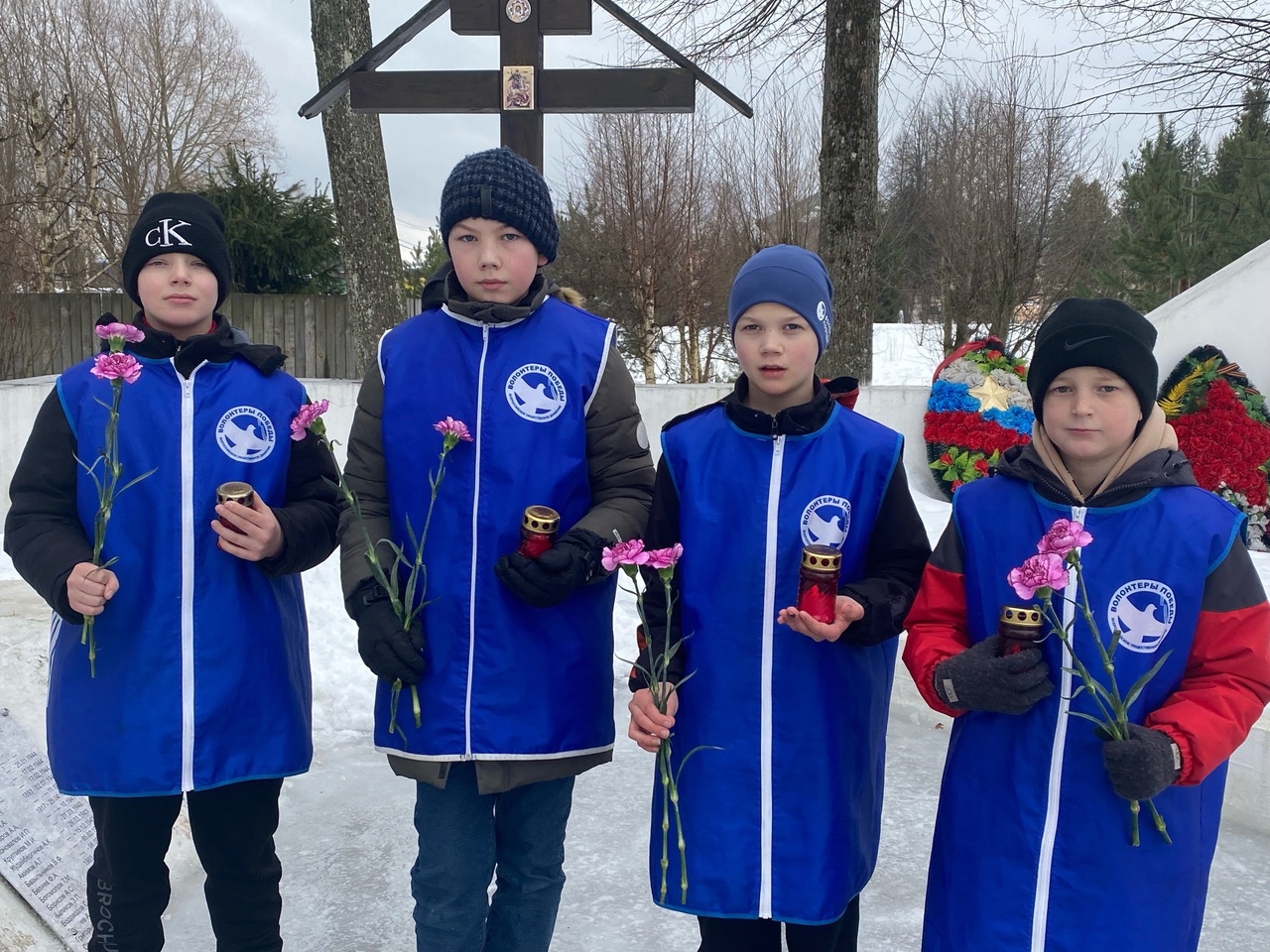 В Пролетарском городском поселении прошла церемония возложения цветов к захоронению