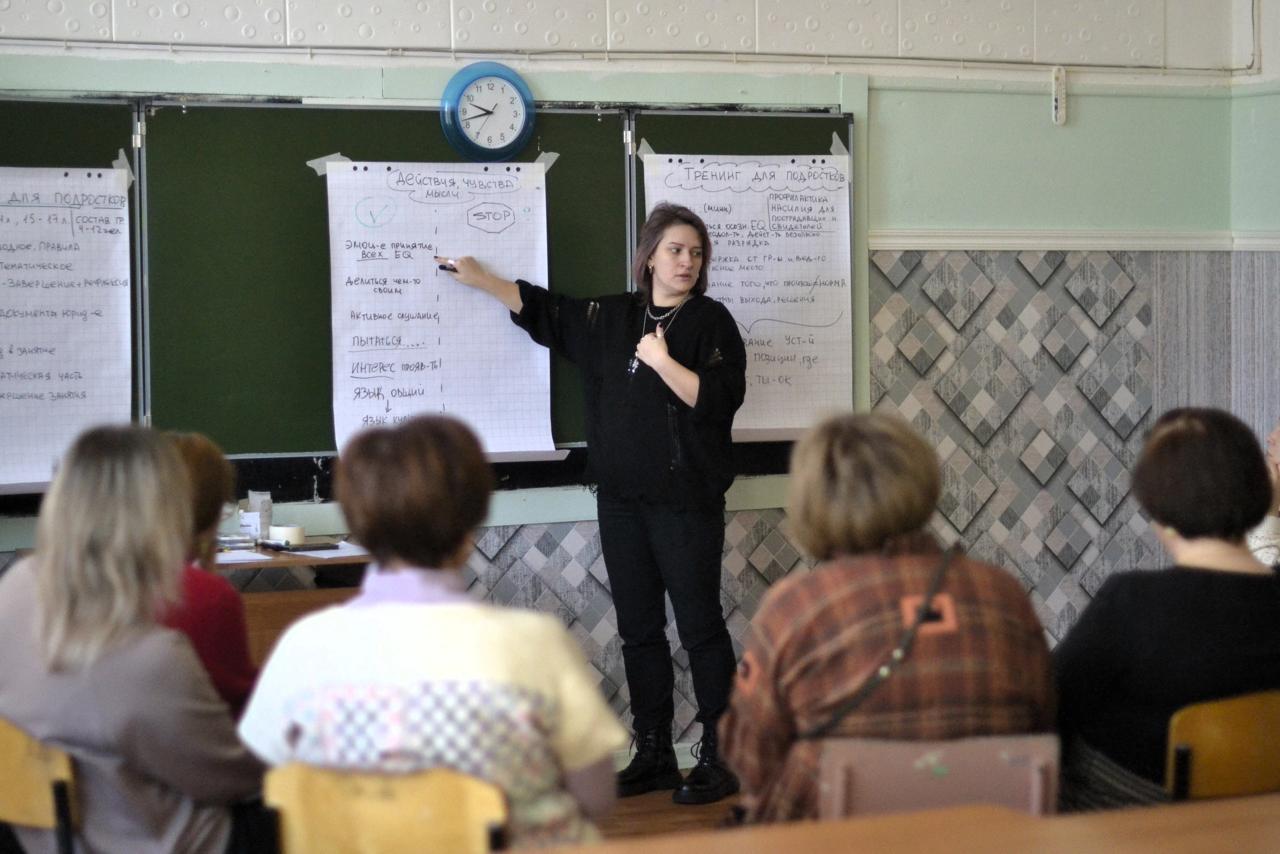 Соцработников из Выксы обучили работать с детьми, столкнувшимися с жестоким обращением в семье