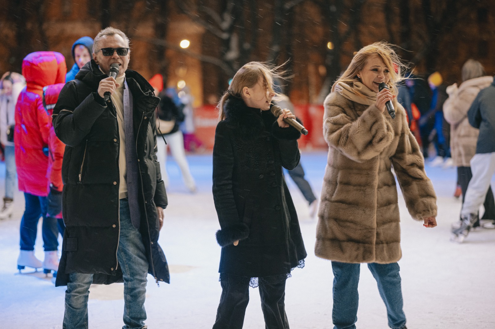 Зимний праздник жизни прошел на самом атмосферном катке в саду «Эрмитаж»