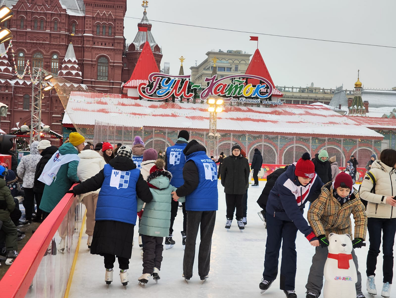 МГППУ организовал на ГУМ-Катке адаптивный проект для детей с аутизмом
